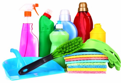 Deep cleaning service for bathrooms during move-out in Richmond upon Thames